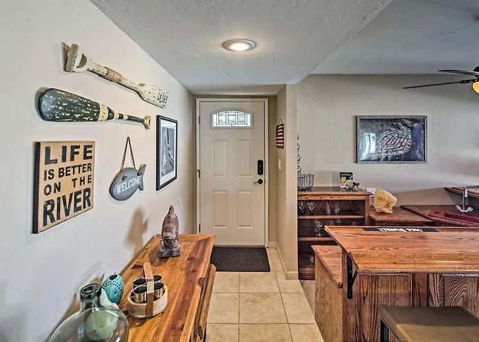 Holiday home Waterfront In W/ Mtn Views & Dock! *
