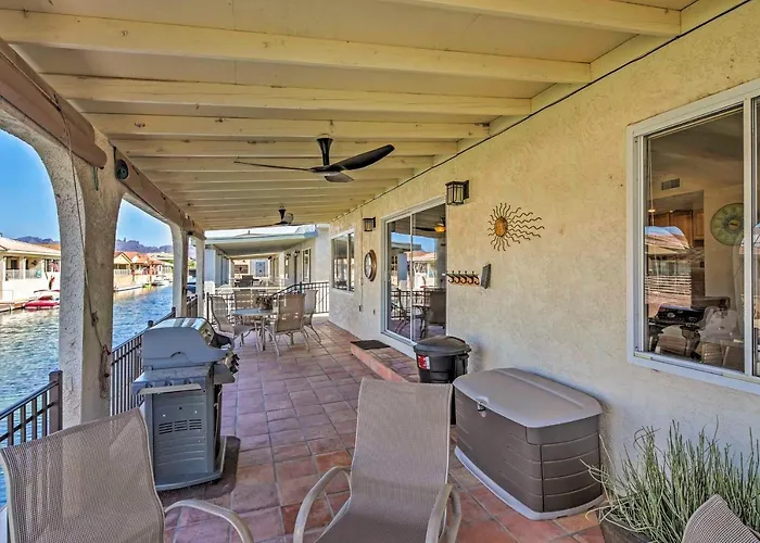 Holiday home Waterfront In W/ Mtn Views & Dock! *