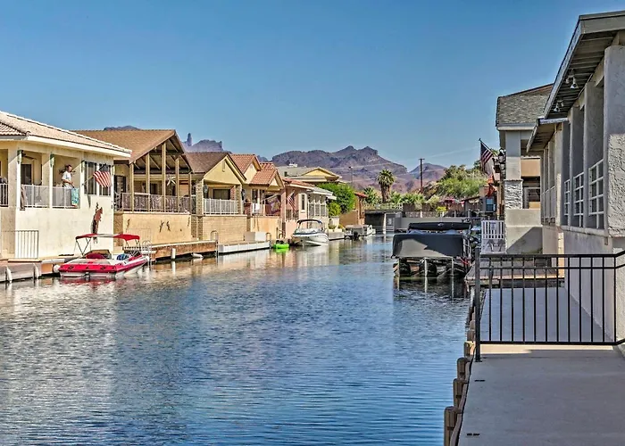 Waterfront In W/ Mtn Views & Dock! Holiday home
