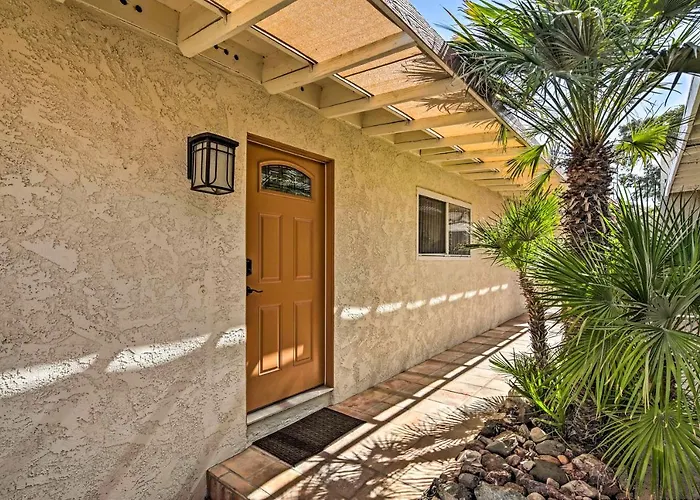 Waterfront In W/ Mtn Views & Dock! Holiday home Parker